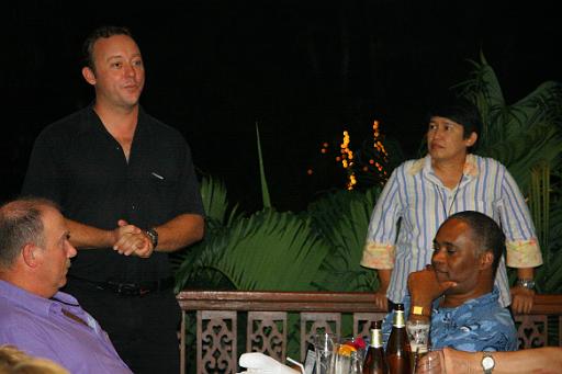 1013 Chiangmai-Bangkok-afscheid Bas en Yee.jpg